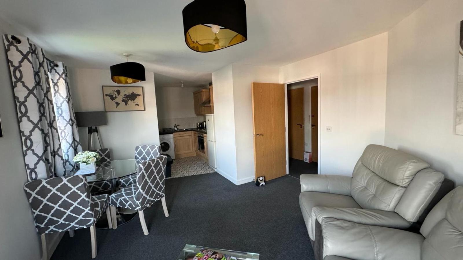 Spacious 1 Bedroom Apartment In Wigan Shevington Εξωτερικό φωτογραφία
